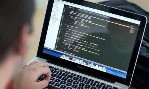 选择与评估B2B2C商城源码时，如何确保其灵活性、可扩展性和可维护性？